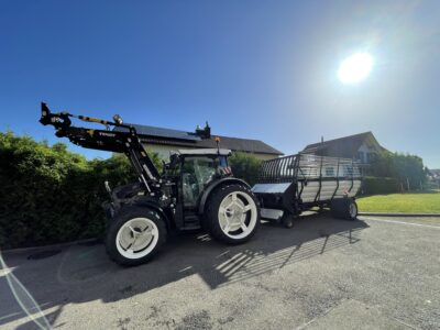 Finissage Vertiefungsarbeiten 2022 Riedmatt Traktor